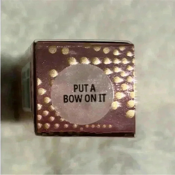 MAC Lustreglass Sheer Shine Lipstick - Put A Bow On It NIB - Picture 6 of 7